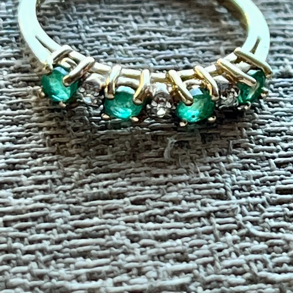 14K yellow gold ring with emeralds and diamonds. - Picture 9 of 16